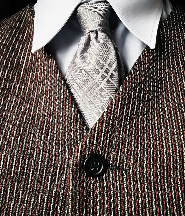 Gravata cinza — detalhe