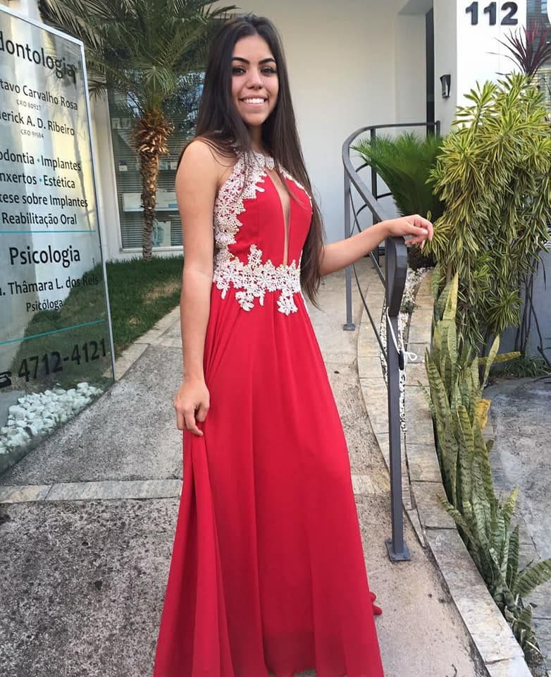 Vestido longo vermelho com aplicação floral